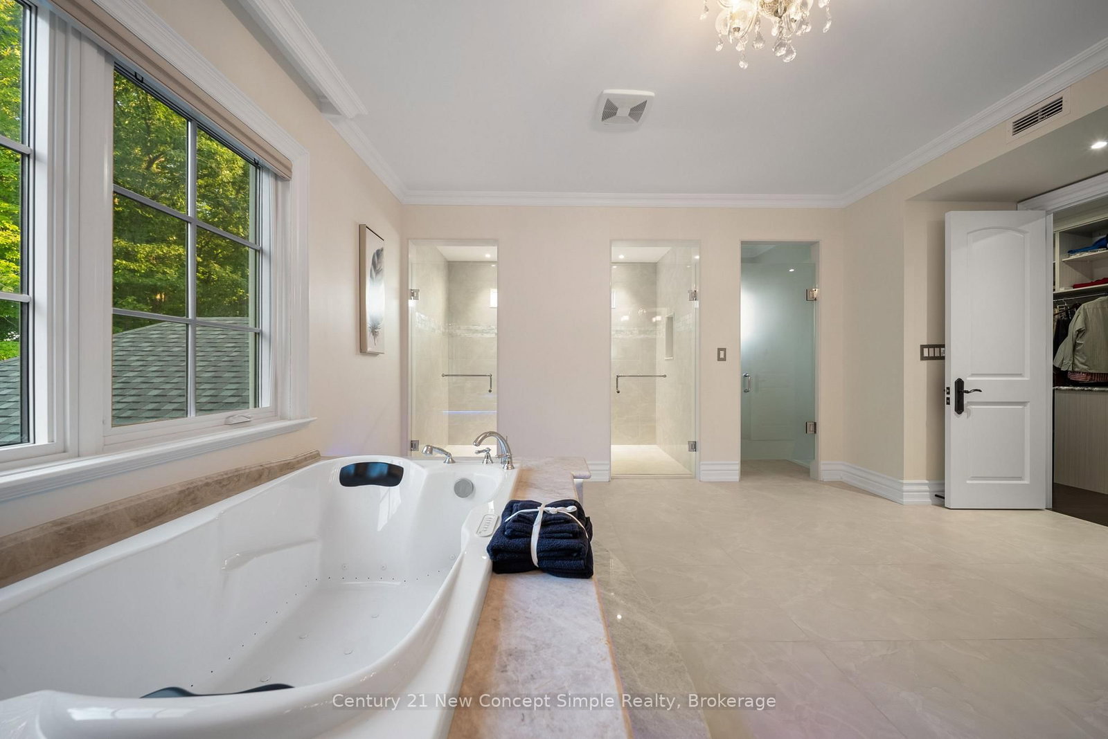 2637 Bluffs Way, Burlington — 38