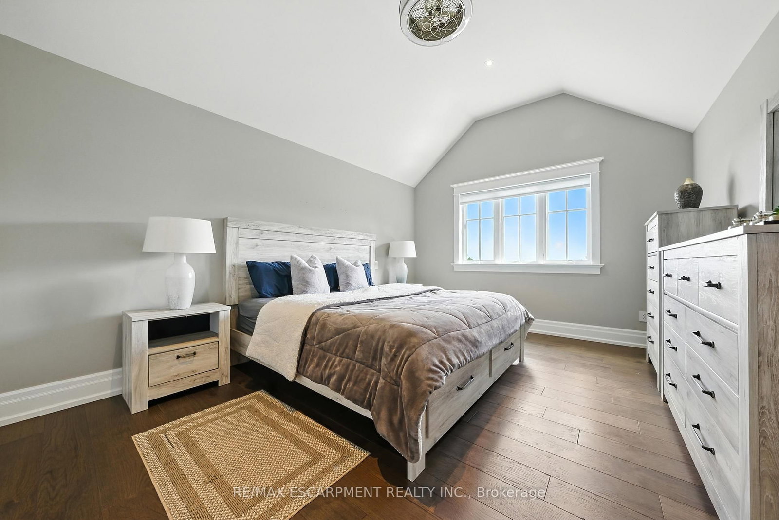 597 Old York Rd, Burlington — 27