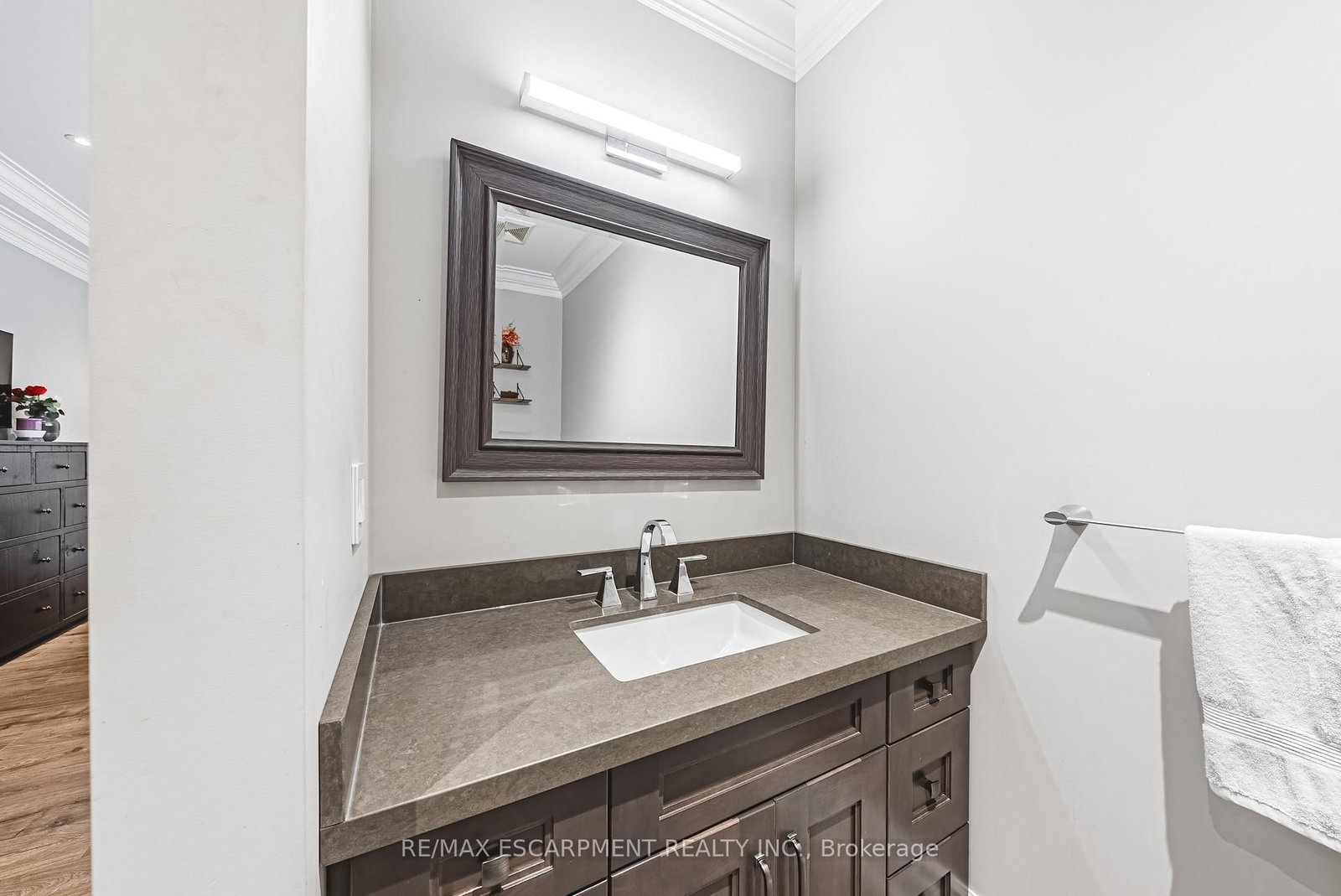 597 Old York Rd, Burlington — 35