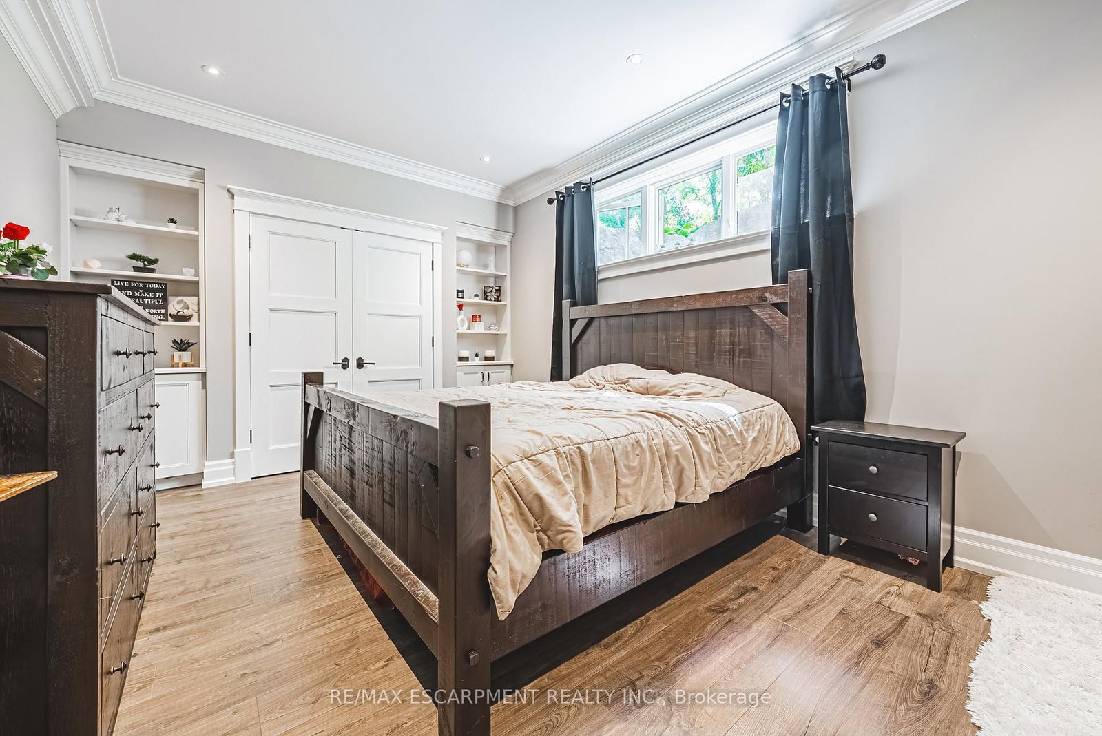 597 Old York Rd, Burlington — 37
