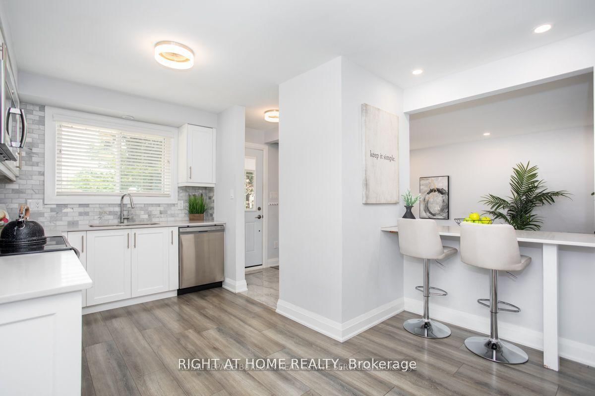 Main-576 Turner Dr, Burlington — 4
