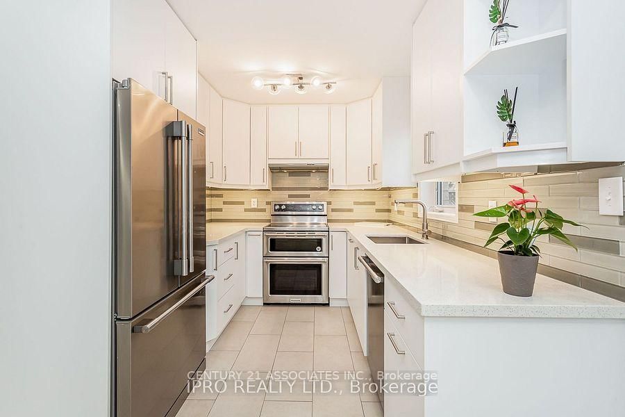 2410 Emerson Dr, Burlington — 10