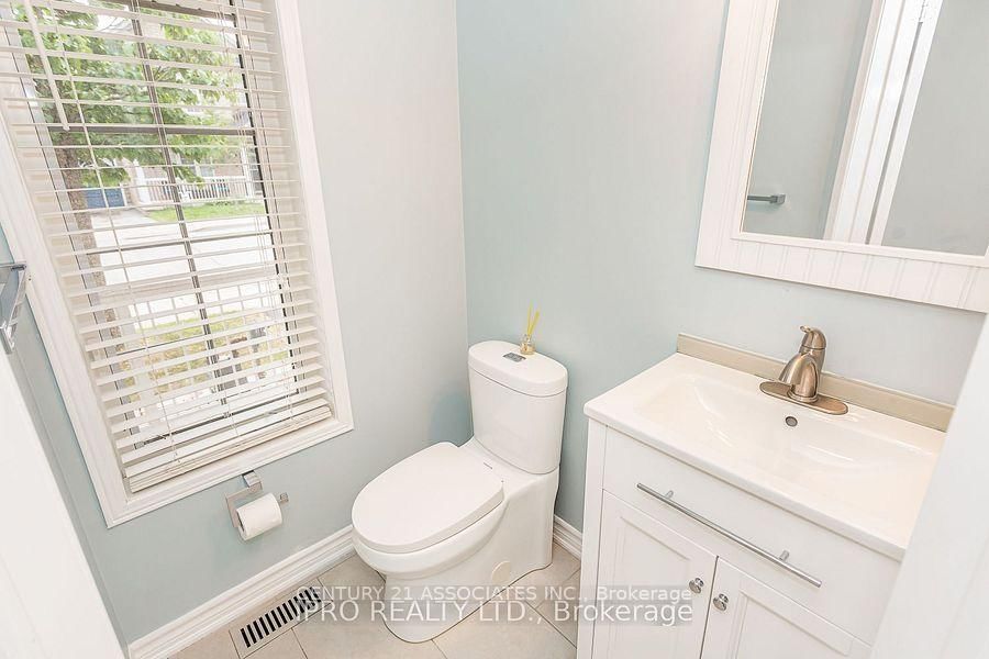 2410 Emerson Dr, Burlington — 12