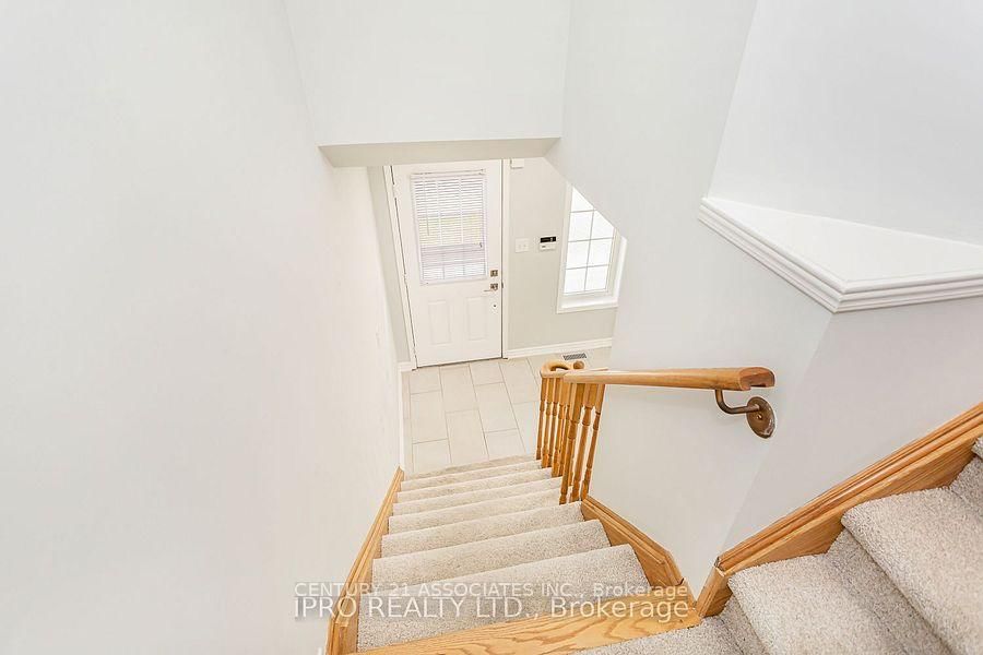 2410 Emerson Dr, Burlington — 13