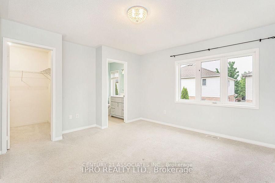 2410 Emerson Dr, Burlington — 14