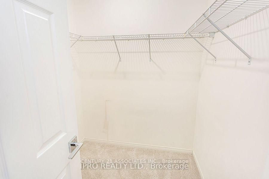 2410 Emerson Dr, Burlington — 16