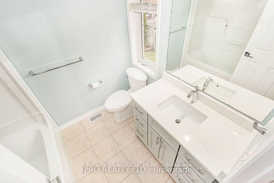 2410 Emerson Dr, Burlington — 17