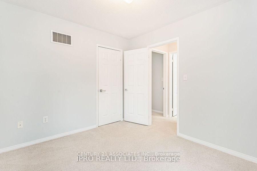 2410 Emerson Dr, Burlington — 20