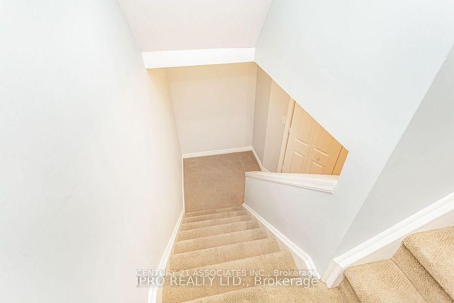 2410 Emerson Dr, Burlington — 26