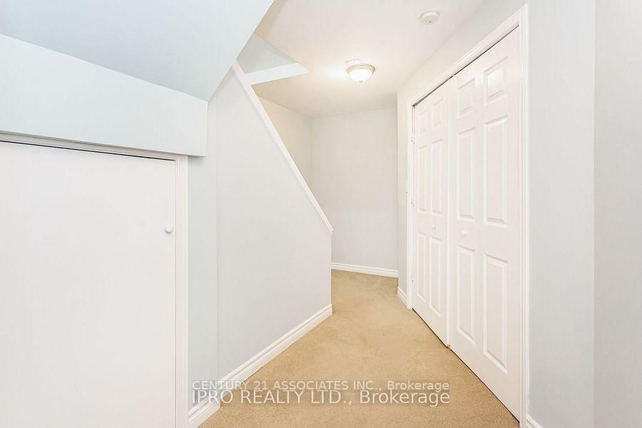 2410 Emerson Dr, Burlington — 27