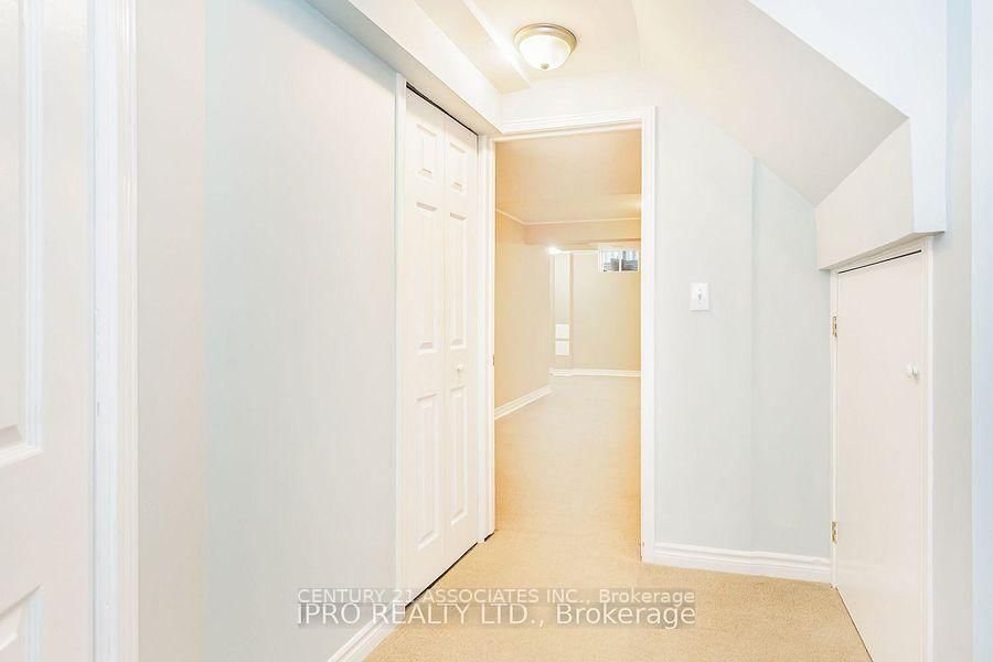 2410 Emerson Dr, Burlington — 28