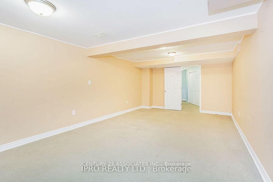2410 Emerson Dr, Burlington — 30