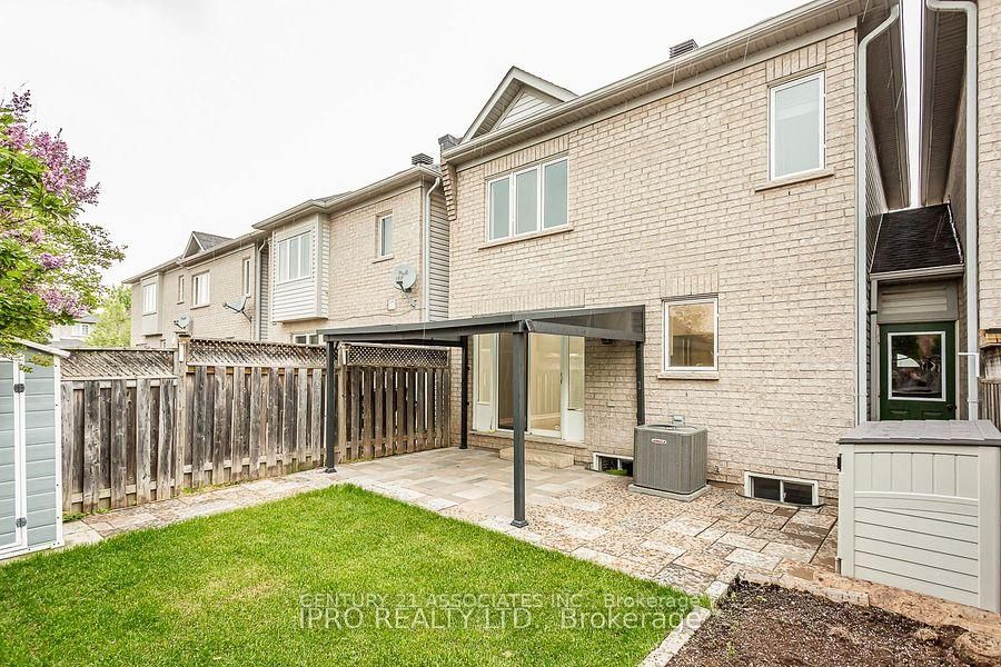 2410 Emerson Dr, Burlington — 34