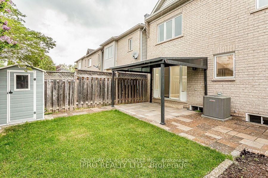 2410 Emerson Dr, Burlington — 35