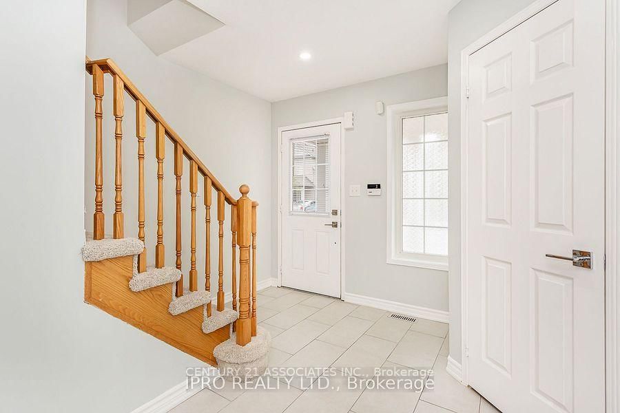 2410 Emerson Dr, Burlington — 5