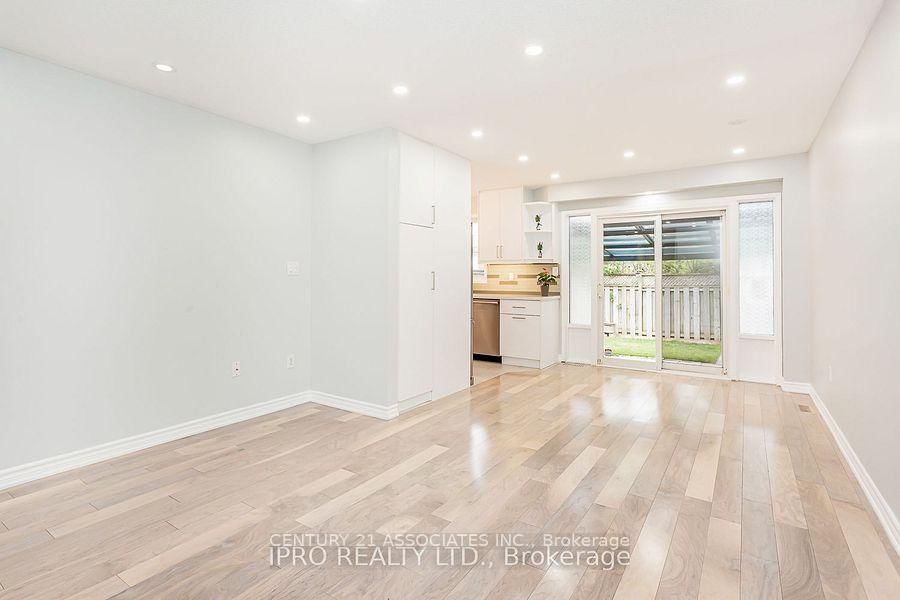 2410 Emerson Dr, Burlington — 6