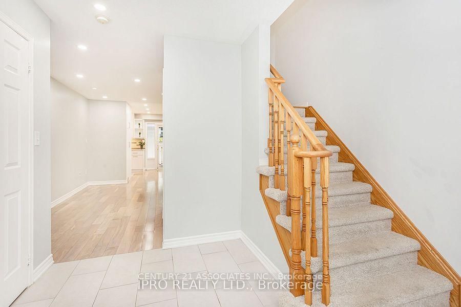 2410 Emerson Dr, Burlington — 7