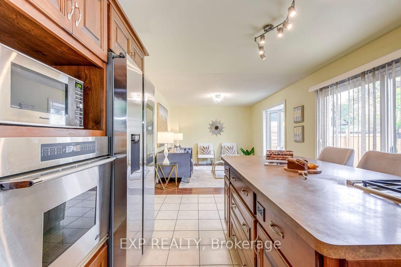 Main-1060 Glendor Ave, Burlington — 16