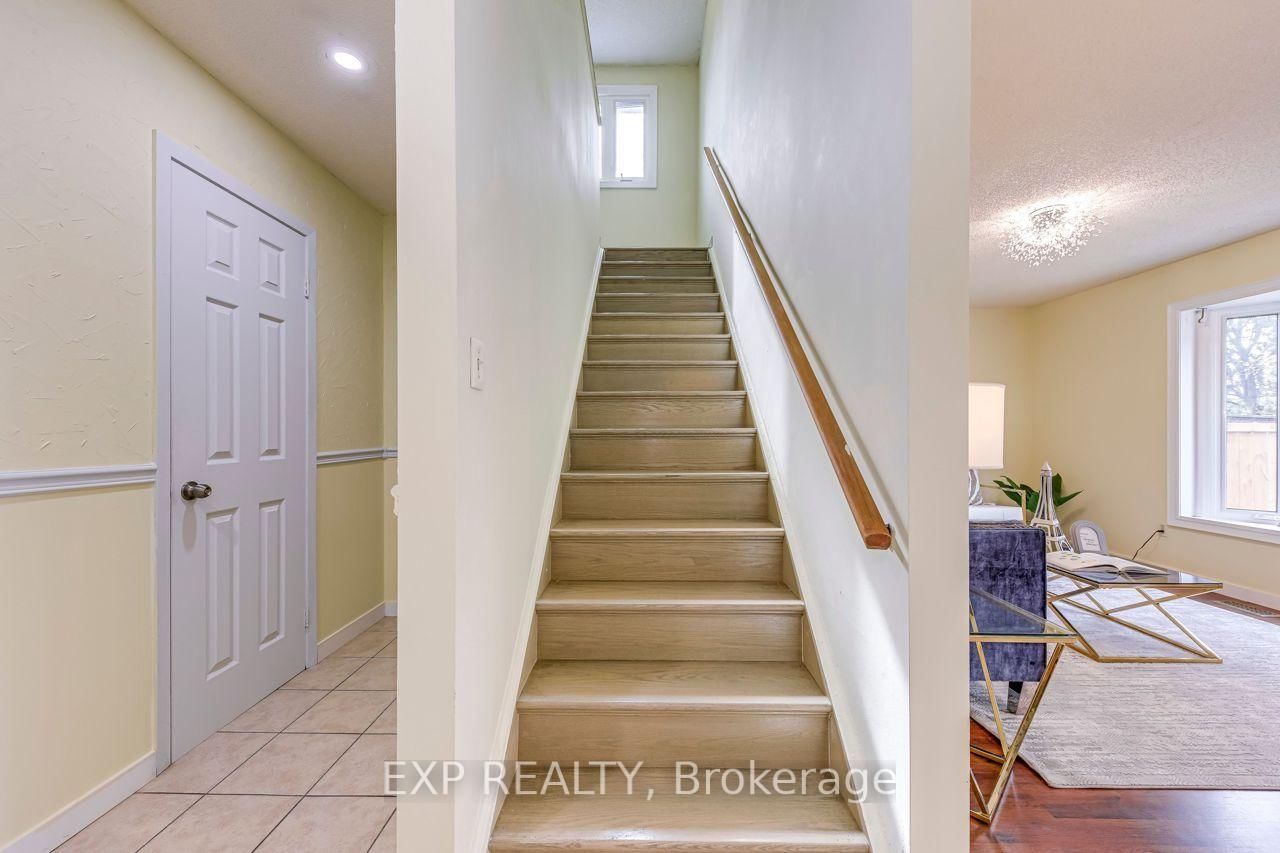 Main-1060 Glendor Ave, Burlington — 19