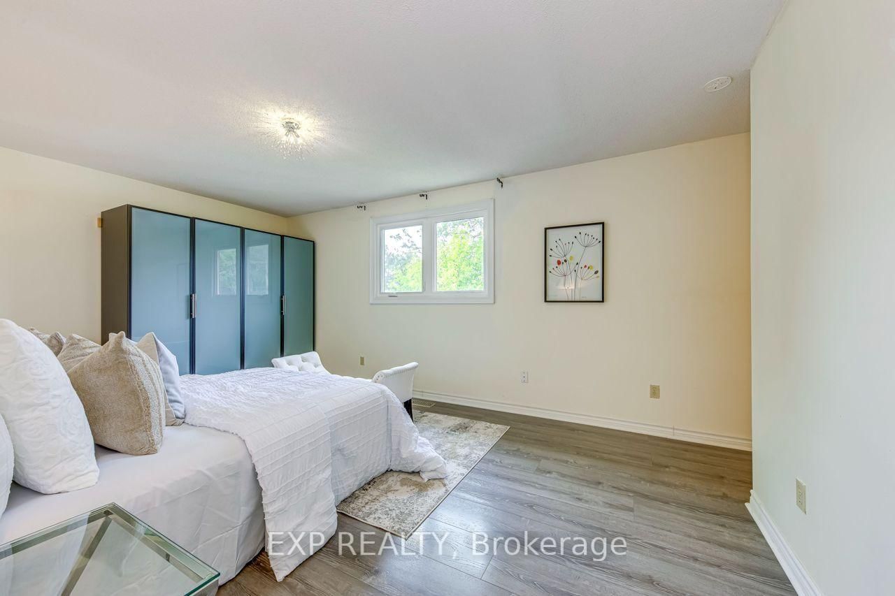 Main-1060 Glendor Ave, Burlington — 24