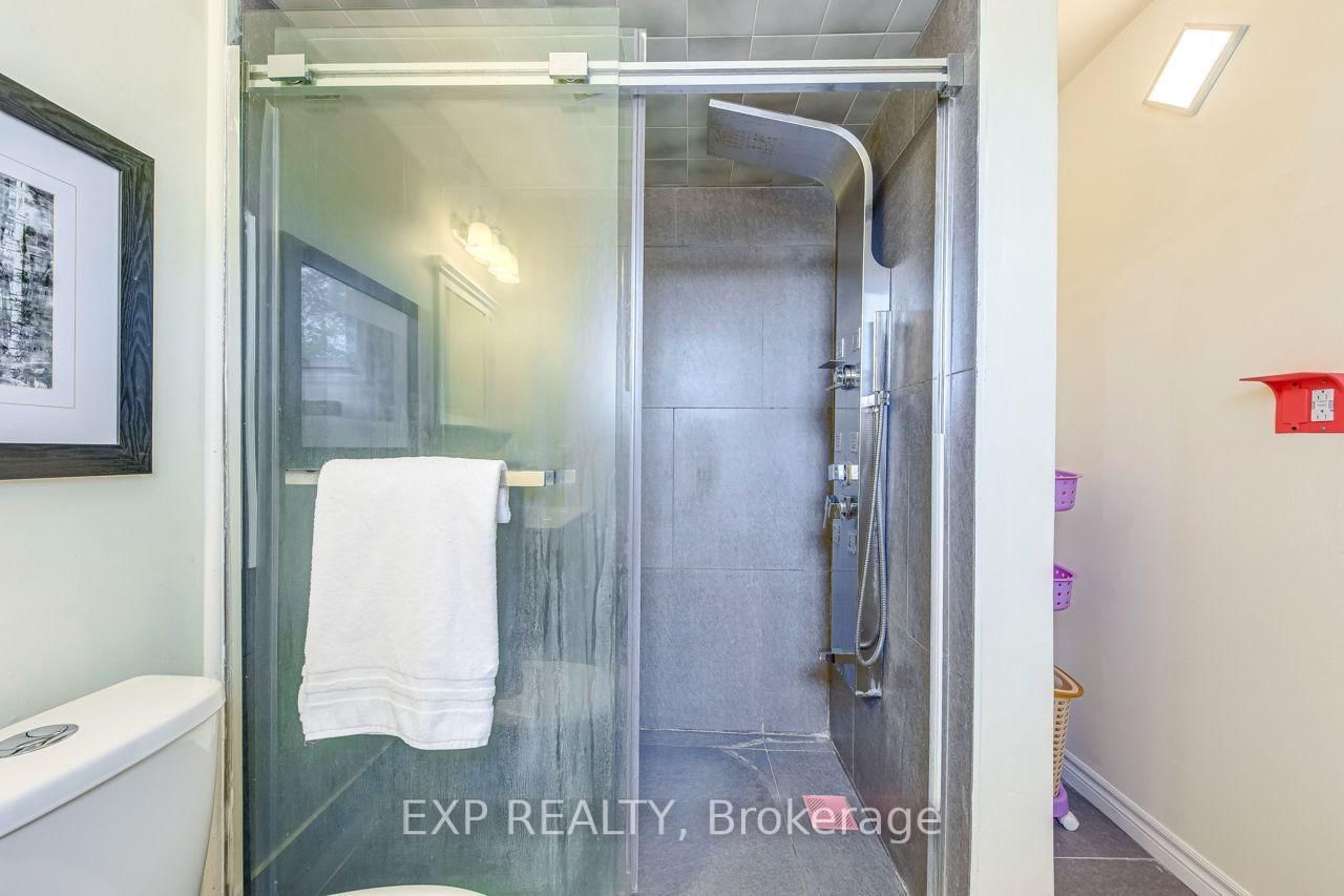 Main-1060 Glendor Ave, Burlington — 26