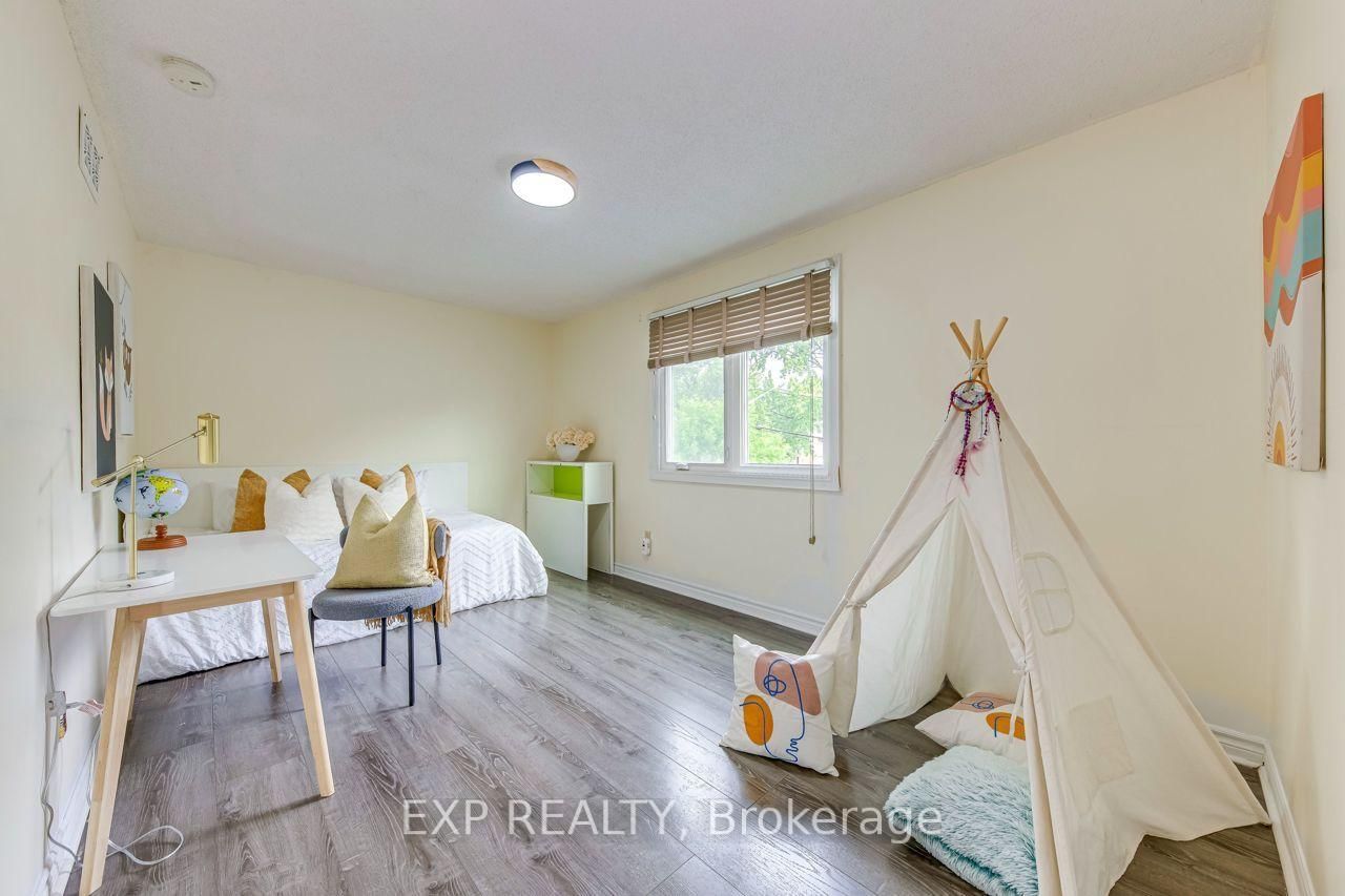 Main-1060 Glendor Ave, Burlington — 27