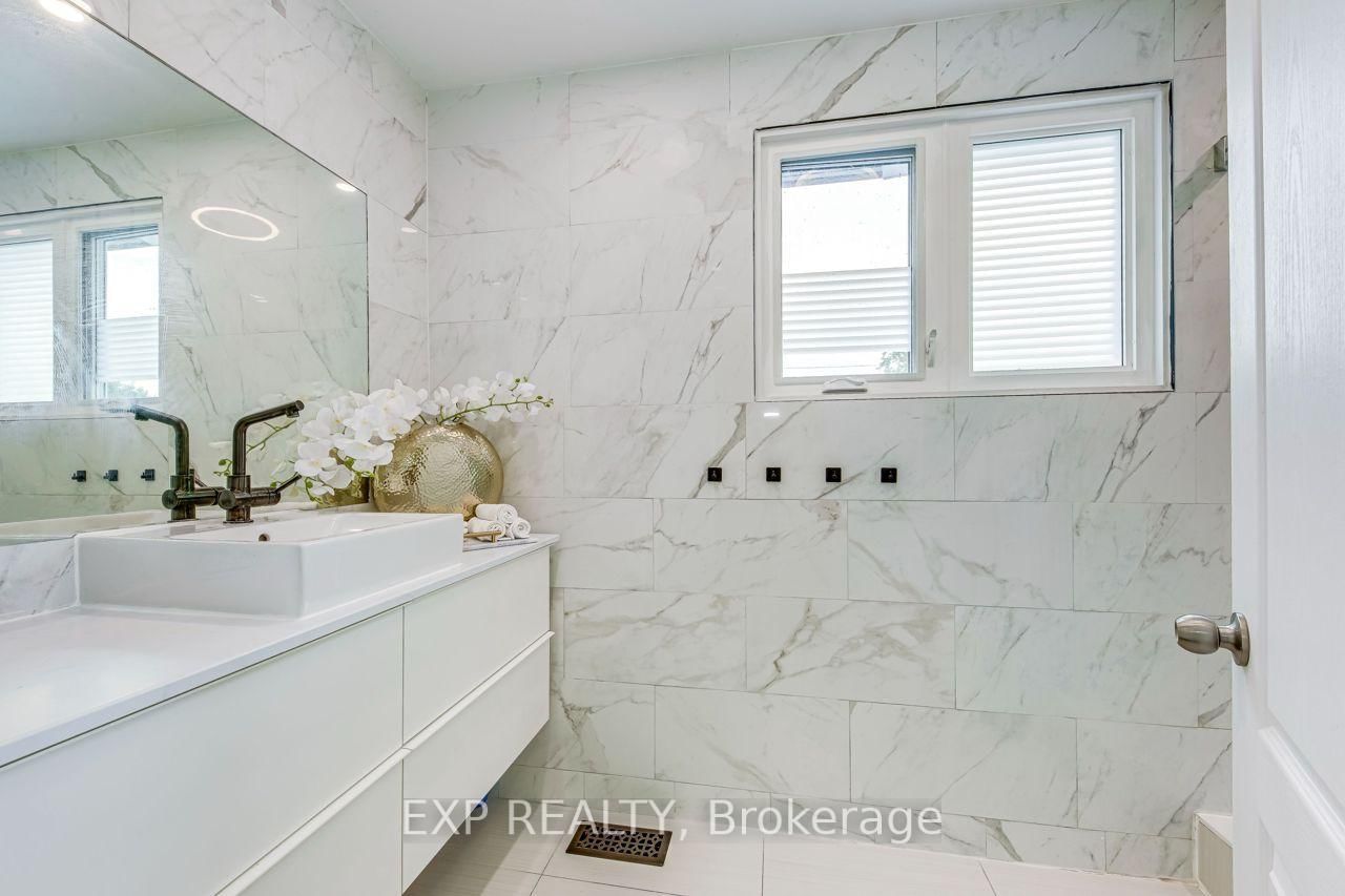 Main-1060 Glendor Ave, Burlington — 32