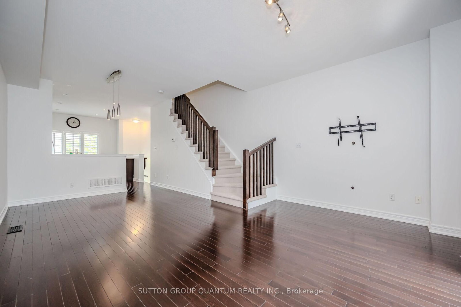 4304 INGRAM, Burlington — 7
