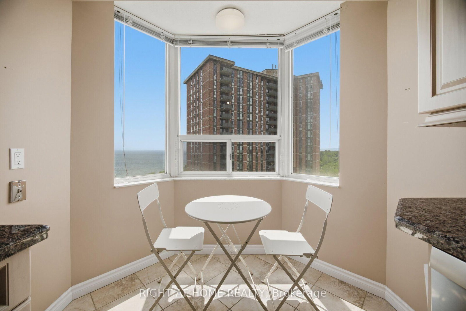 1104-5280 Lakeshore Rd, Burlington — 16