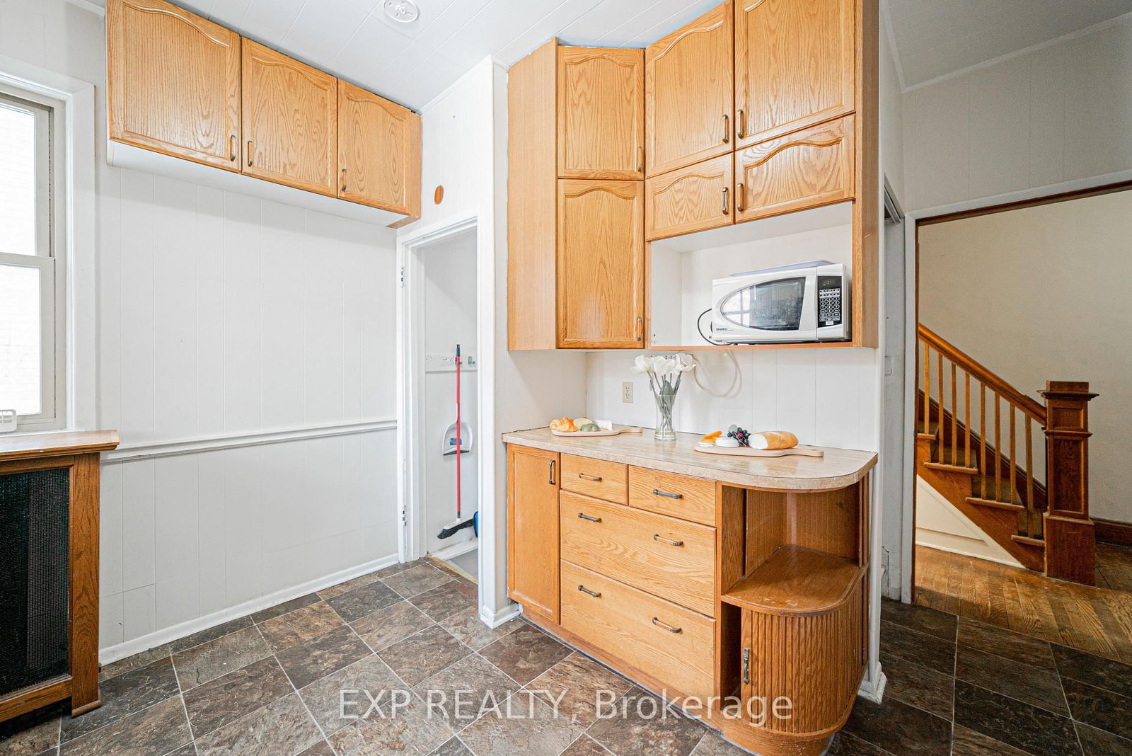 Main-52 Proctor Blvd, Hamilton — 10