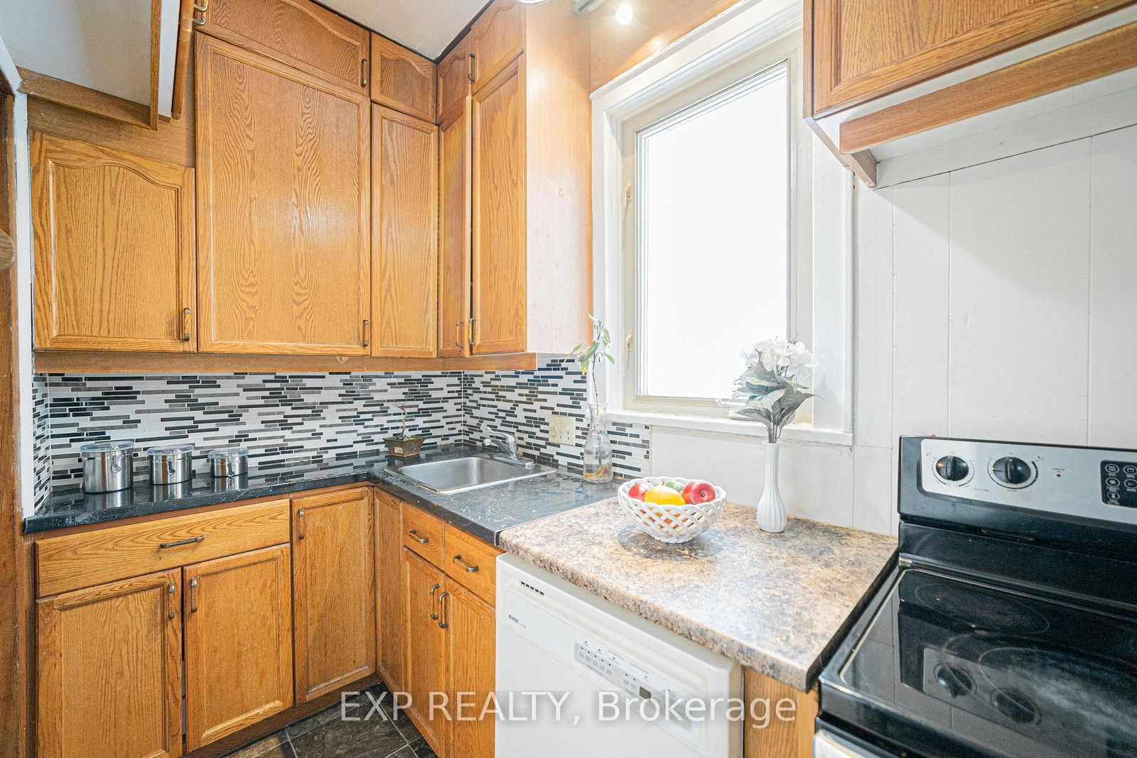 Main-52 Proctor Blvd, Hamilton — 11