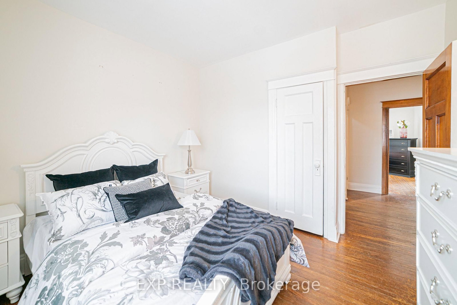Main-52 Proctor Blvd, Hamilton — 23