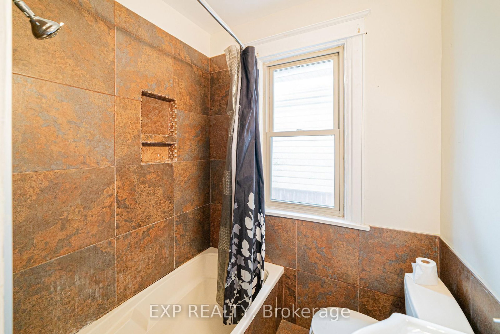 Main-52 Proctor Blvd, Hamilton — 24