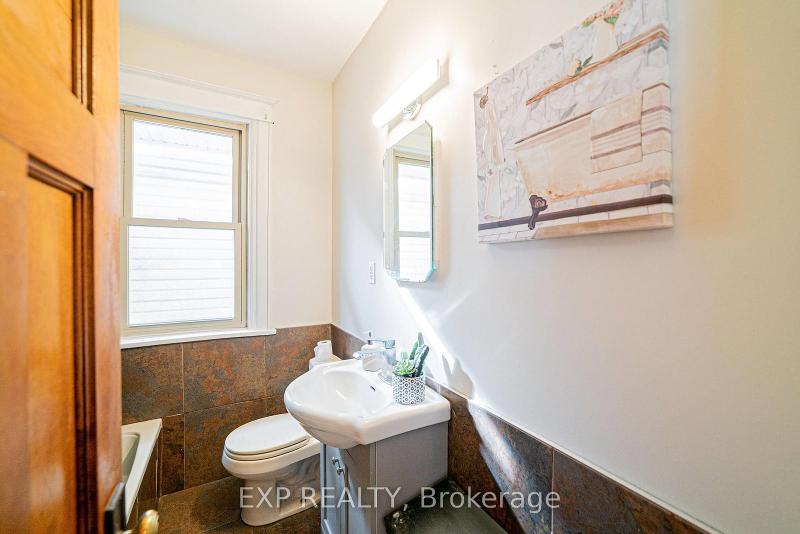 Main-52 Proctor Blvd, Hamilton — 25