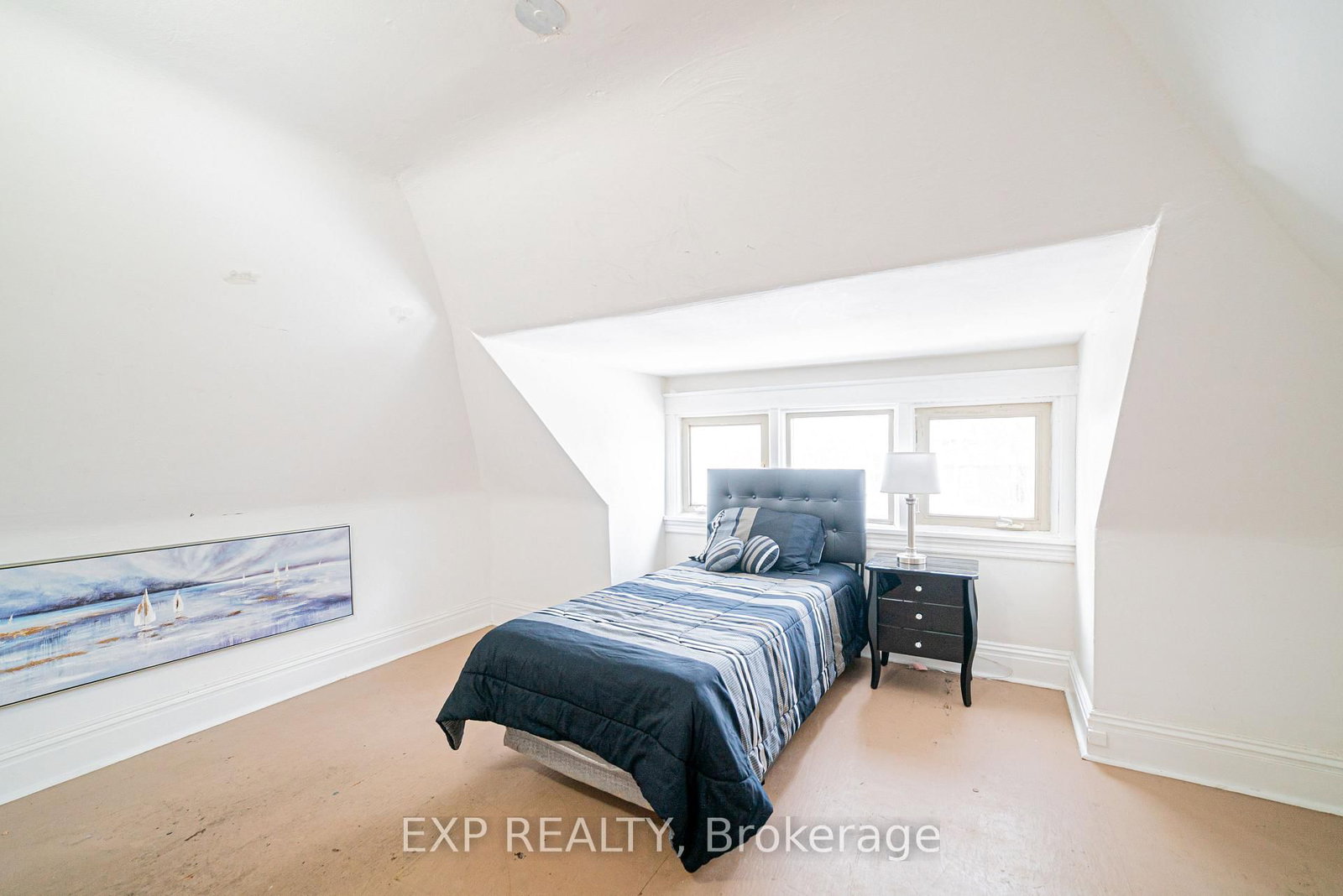 Main-52 Proctor Blvd, Hamilton — 27
