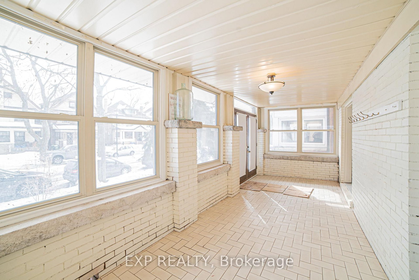 Main-52 Proctor Blvd, Hamilton — 3