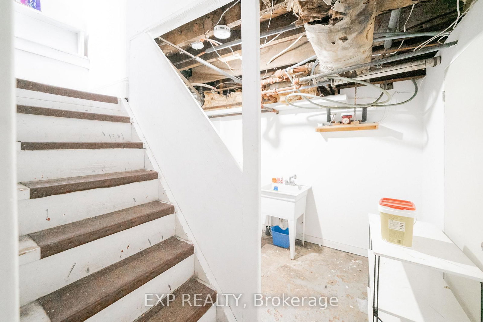 Main-52 Proctor Blvd, Hamilton — 31