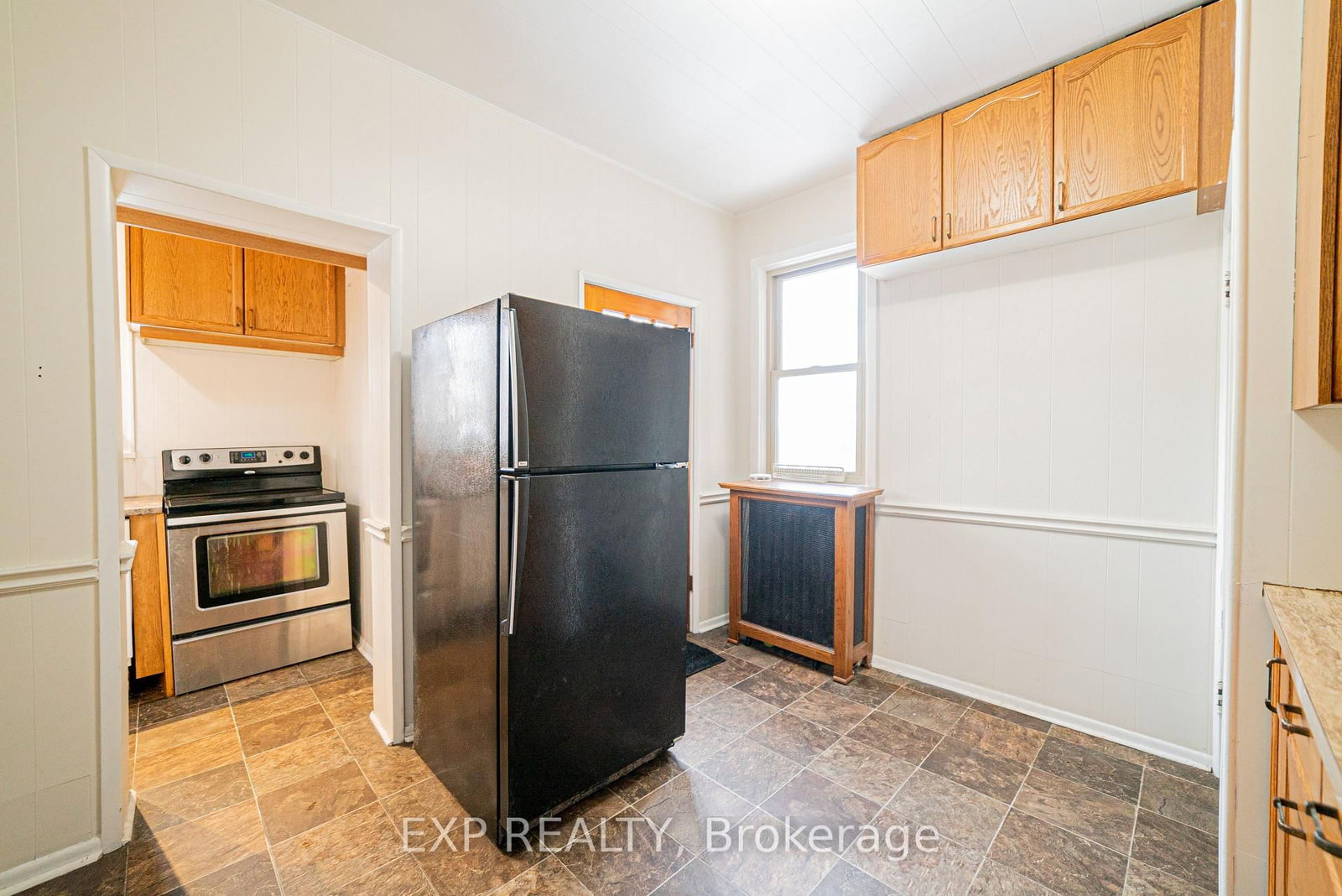 Main-52 Proctor Blvd, Hamilton — 36