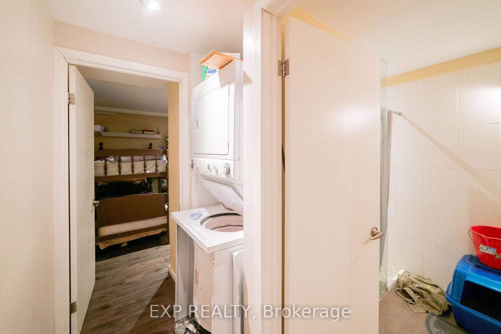 Main-52 Proctor Blvd, Hamilton — 38