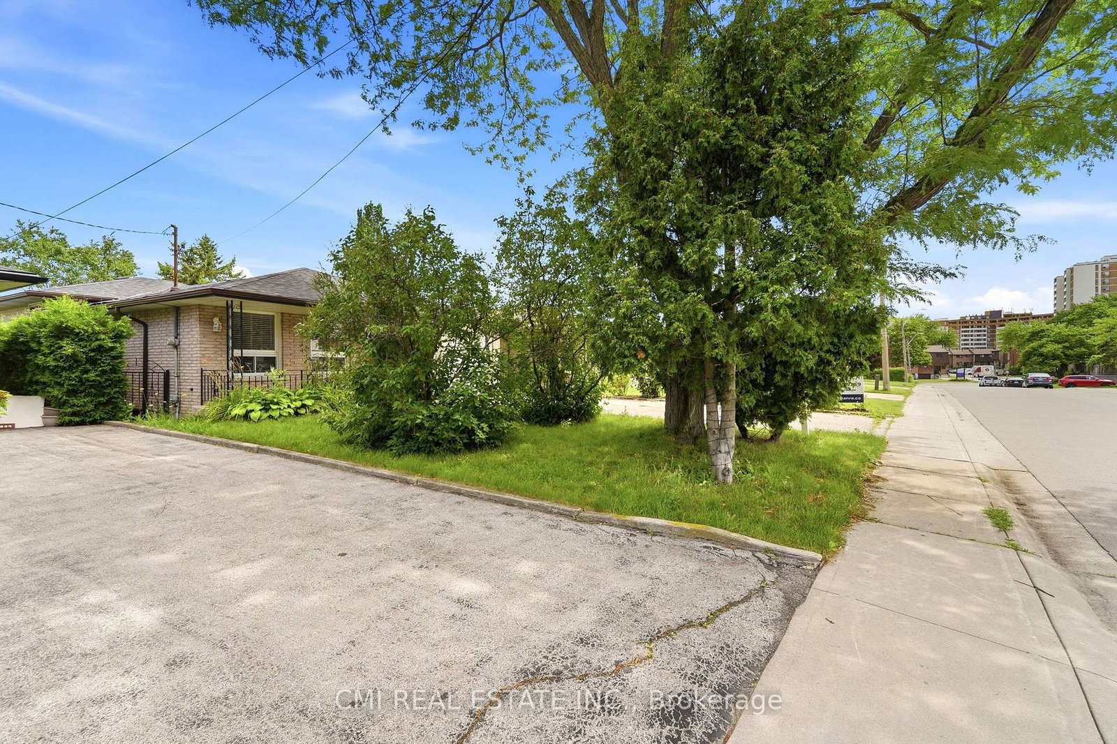 185 Lavina Cres, Hamilton — 4