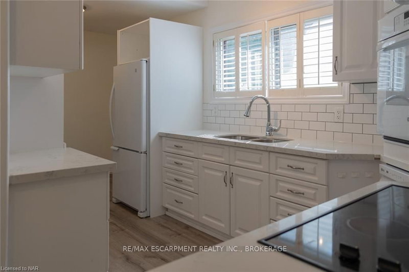 Upper - 359 QUEENSDALE Ave - Photo 2