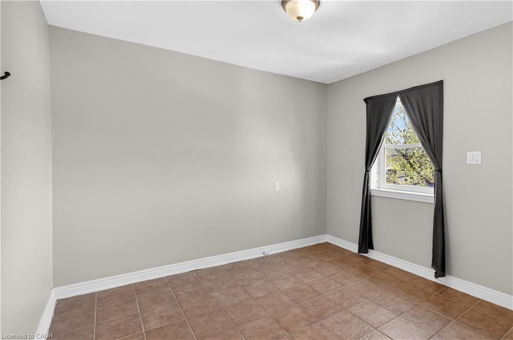 207 Rosslyn Avenue, Hamilton — 18