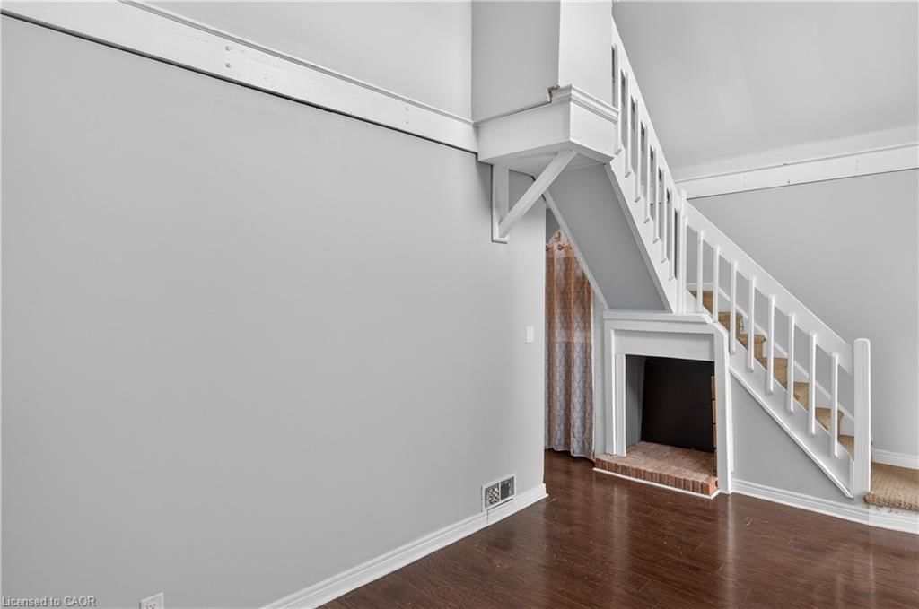 207 Rosslyn Avenue, Hamilton — 25