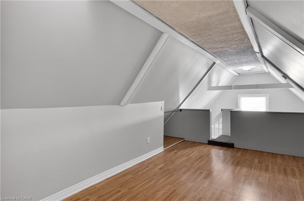 207 Rosslyn Avenue, Hamilton — 31