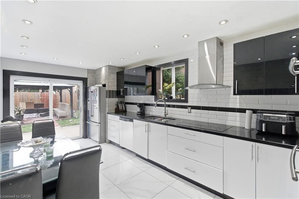 916 Stone Church Road, Hamilton — 11