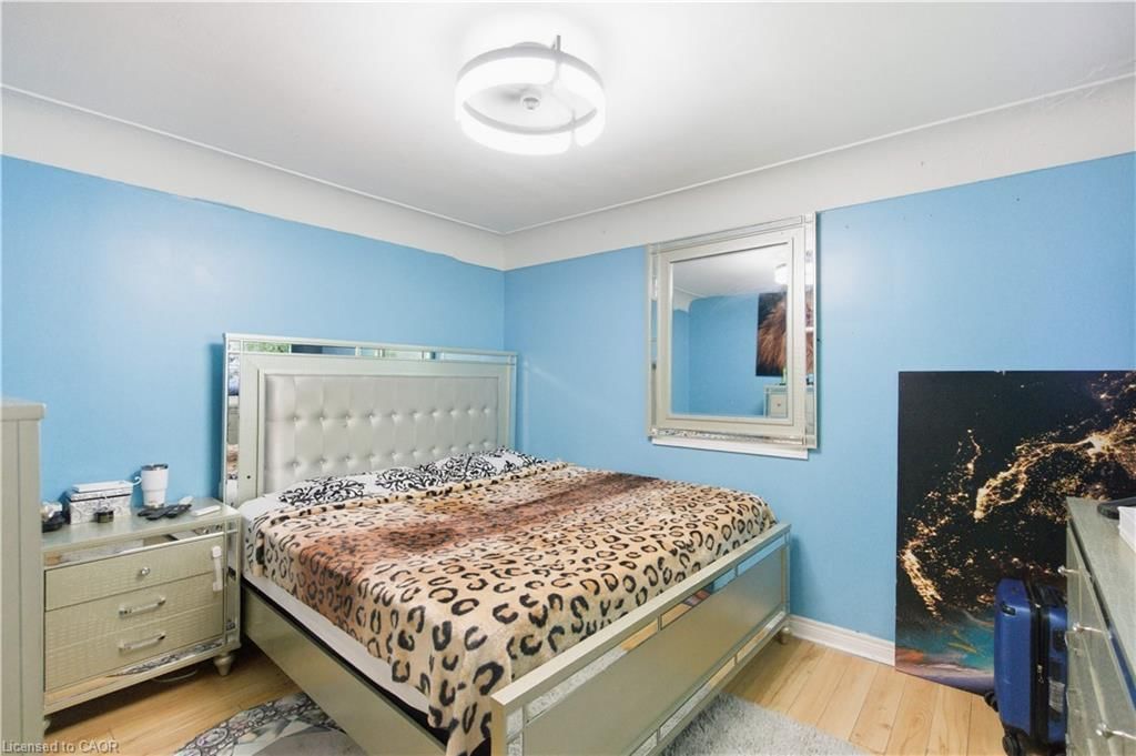 916 Stone Church Road, Hamilton — 16