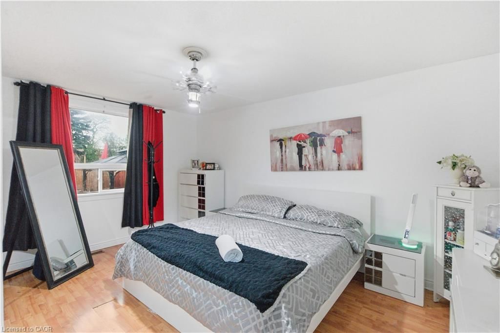 916 Stone Church Road, Hamilton — 17