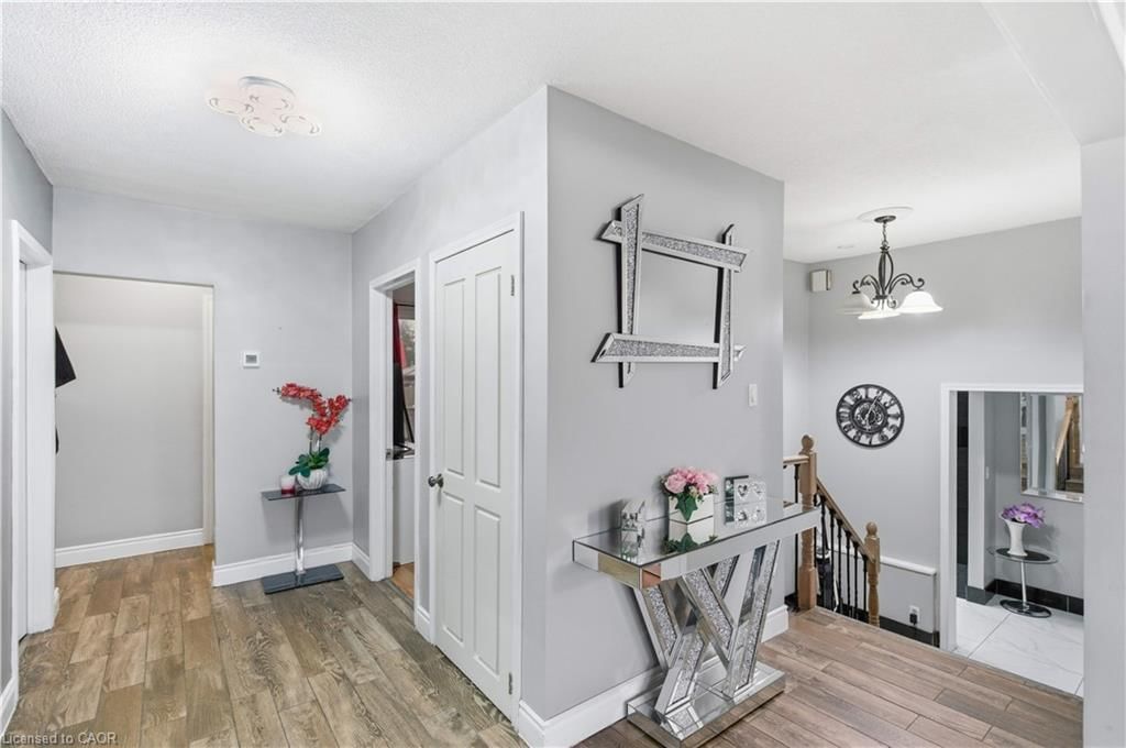 916 Stone Church Road, Hamilton — 18