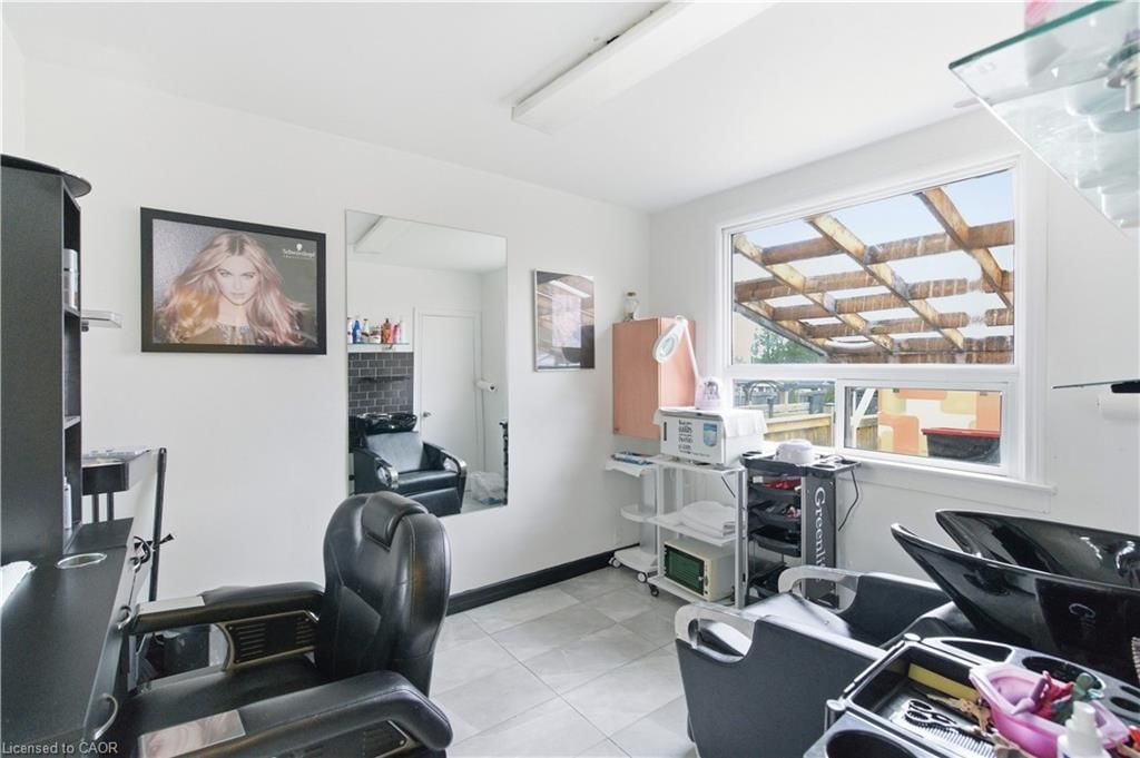 916 Stone Church Road, Hamilton — 19