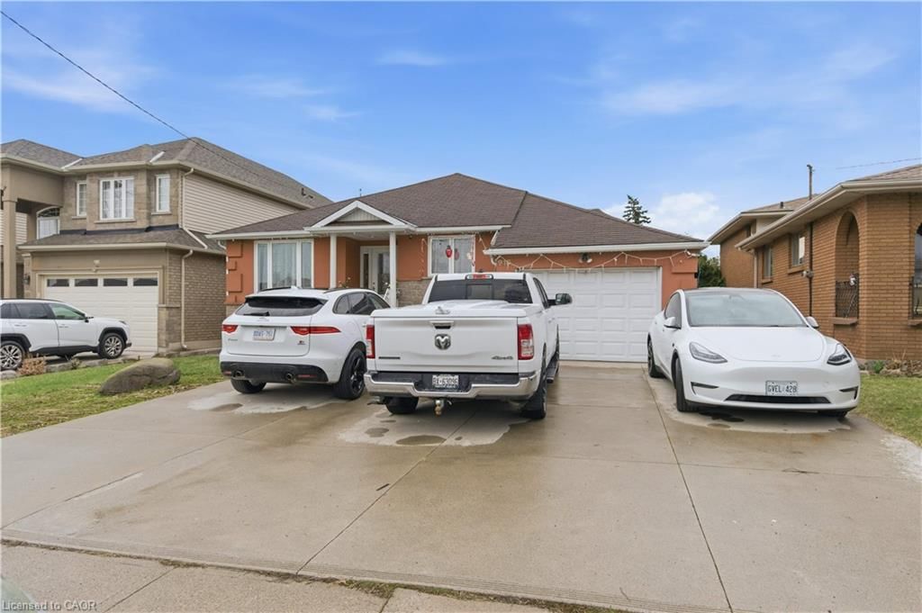 916 Stone Church Road, Hamilton — 2